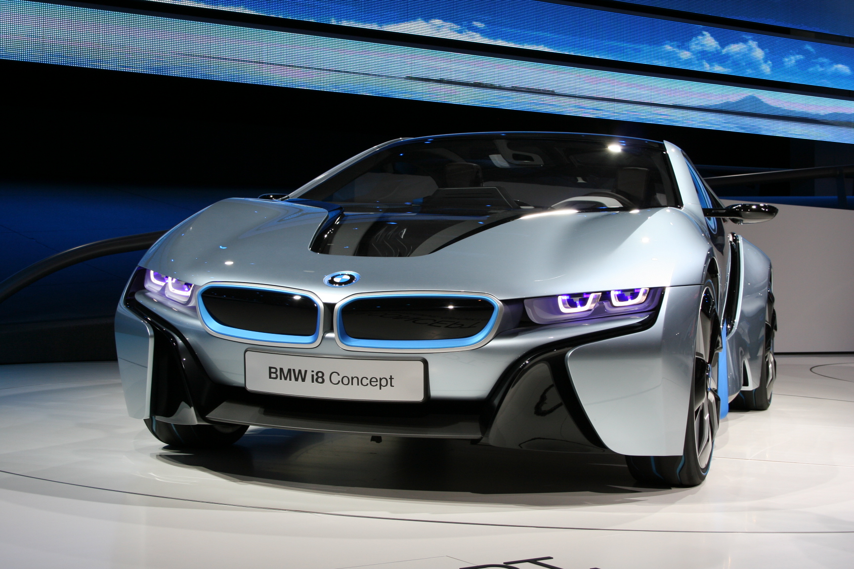 BMW Releases Its New Hybrid Super Vehicle i8