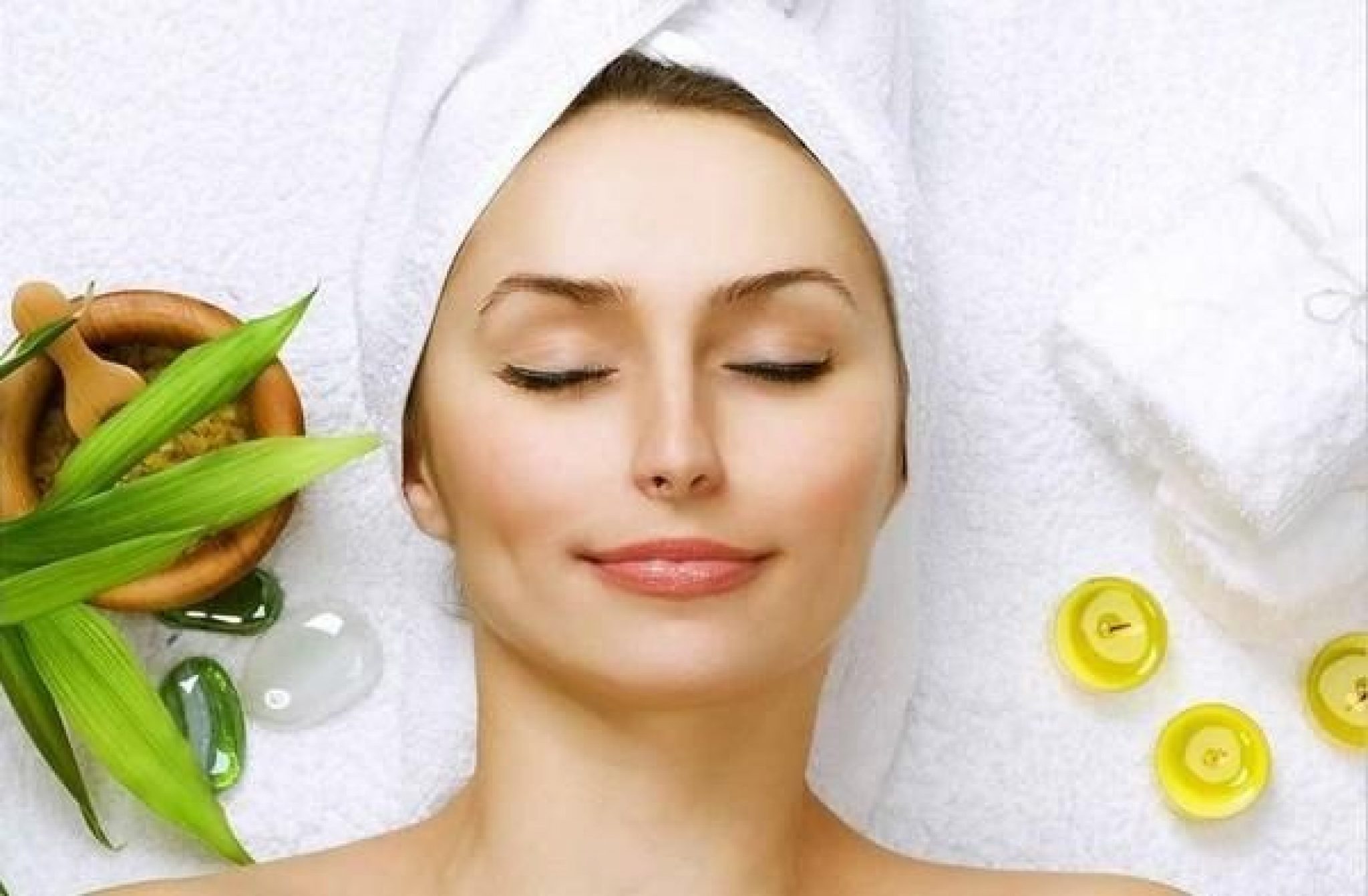 Natural peeling. Спа для лица. Лицо косметология. Косметические процедуры для лица. Натуральная косметика девушка.