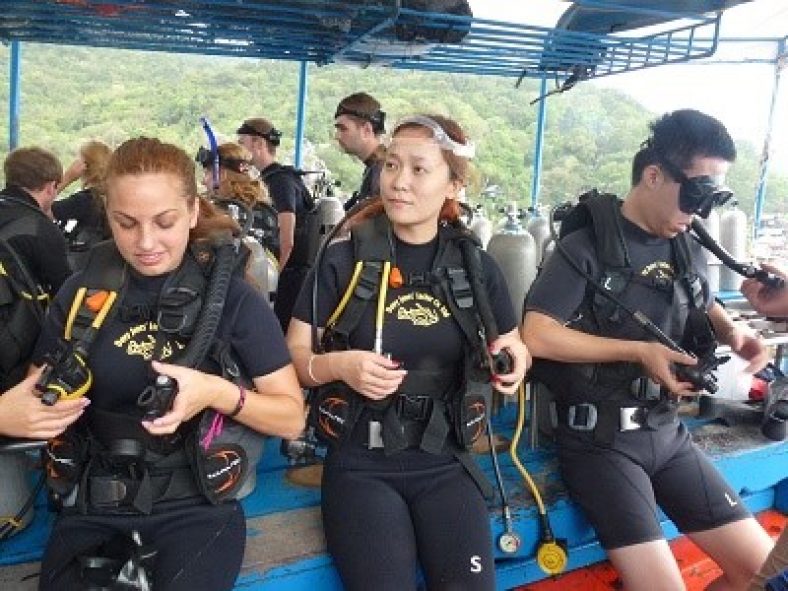 divemaster internship in Thailand
