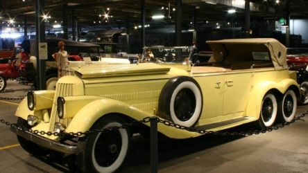 Luxury Cars Vs Vintage Cars: Which Should You Choose?